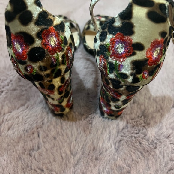 Madden Girl Leopard heeled sandals - Picture 5 of 5